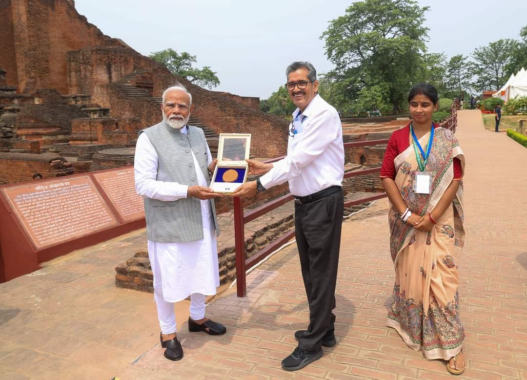मोदी जी ने बिहार के नालंदा में नालंदा विश्वविद्यालय का परिसर का उद्घाटन किया इस दौरान उन्होंने नालंदा खण्डार का भी भ्रमण किया
