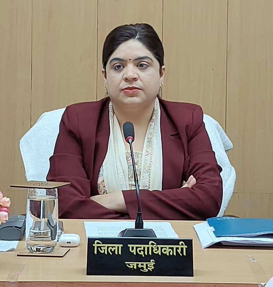 जमुई जिले के सभी प्रखंड मुख्यालयों में सामाजिक सुरक्षा योजनाओं के लिए विशेष शिविर का आयोजन: जिलाधिकारी श्रीमती अभिलाषा शर्मा